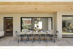 Cascais Contemporary Villa by Cadenzalux
