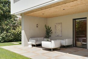 Cascais Contemporary Villa by Cadenzalux