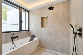 Cascais Contemporary Villa by Cadenzalux