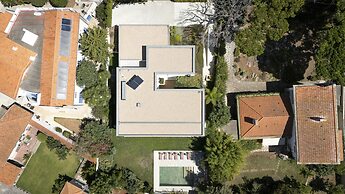 Cascais Contemporary Villa by Cadenzalux