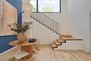 Cascais Contemporary Villa by Cadenzalux