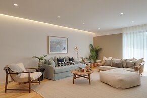 Cascais Contemporary Villa by Cadenzalux