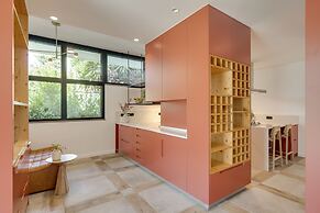Cascais Contemporary Villa by Cadenzalux