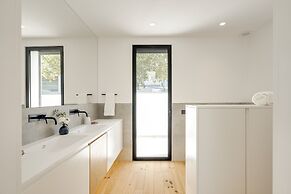 Cascais Contemporary Villa by Cadenzalux