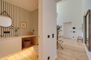 Cascais Contemporary Villa by Cadenzalux