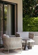Cascais Contemporary Villa by Cadenzalux