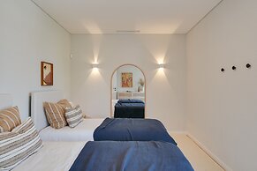 Cascais Contemporary Villa by Cadenzalux