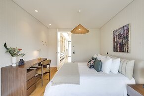Cascais Contemporary Villa by Cadenzalux