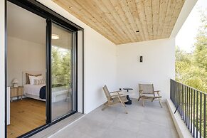 Cascais Contemporary Villa by Cadenzalux