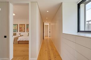 Cascais Contemporary Villa by Cadenzalux