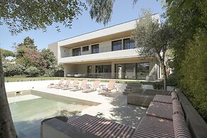 Cascais Contemporary Villa by Cadenzalux