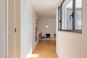 Cascais Contemporary Villa by Cadenzalux