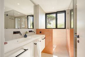 Cascais Contemporary Villa by Cadenzalux