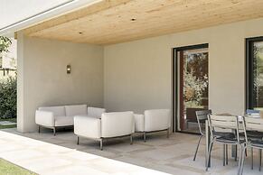 Cascais Contemporary Villa by Cadenzalux