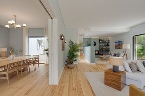 Cascais Contemporary Villa by Cadenzalux