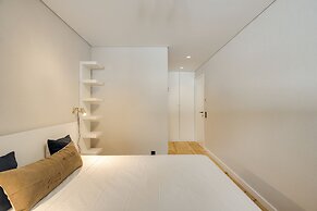 Cascais Contemporary Villa by Cadenzalux