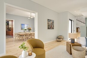 Cascais Contemporary Villa by Cadenzalux