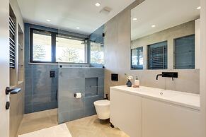 Cascais Contemporary Villa by Cadenzalux