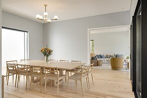 Cascais Contemporary Villa by Cadenzalux