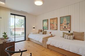 Cascais Contemporary Villa by Cadenzalux