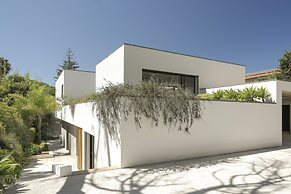 Cascais Contemporary Villa by Cadenzalux