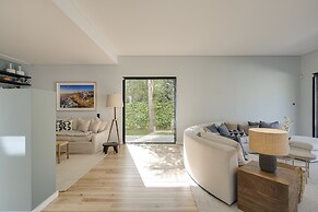 Cascais Contemporary Villa by Cadenzalux