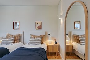 Cascais Contemporary Villa by Cadenzalux