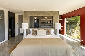 Carmim Villa by Cadenzalux