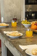 Carmim Villa by Cadenzalux