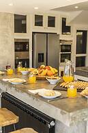 Carmim Villa by Cadenzalux