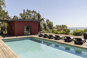 Carmim Villa by Cadenzalux