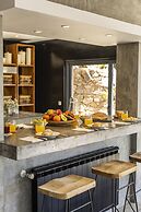 Carmim Villa by Cadenzalux