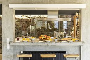 Carmim Villa by Cadenzalux