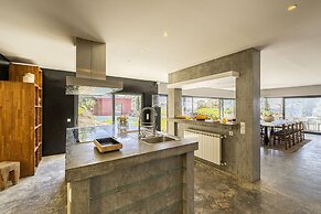 Carmim Villa by Cadenzalux