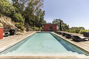 Carmim Villa by Cadenzalux