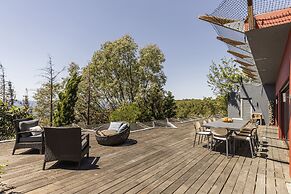 Carmim Villa by Cadenzalux