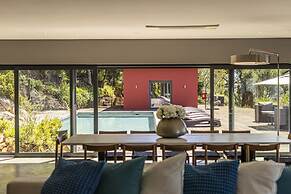 Carmim Villa by Cadenzalux