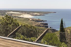 Carmim Villa by Cadenzalux