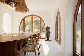 Elysian Villa by Cadenzalux