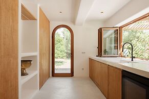 Elysian Villa by Cadenzalux