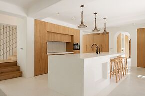 Elysian Villa by Cadenzalux