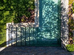 Havenwood Villa by Cadenzalux