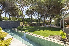 Havenwood Villa by Cadenzalux