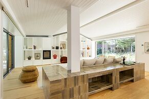 Havenwood Villa by Cadenzalux