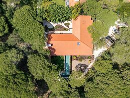 Havenwood Villa by Cadenzalux