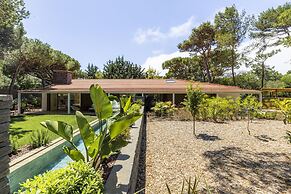 Havenwood Villa by Cadenzalux