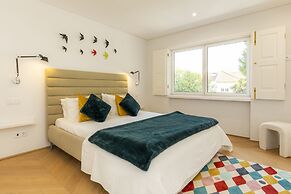 Contemporary Restelo Pool Haven by Cadenzalux