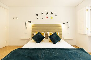 Contemporary Restelo Pool Haven by Cadenzalux