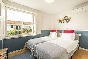 Contemporary Restelo Pool Haven by Cadenzalux