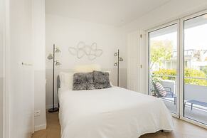 Contemporary Restelo Pool Haven by Cadenzalux